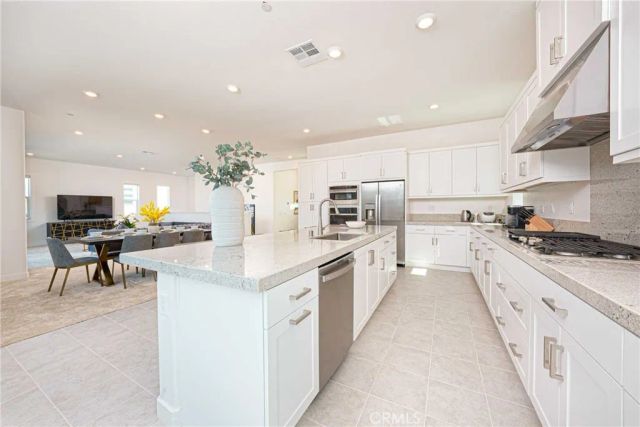 136 Sentosa, Irvine, CA 92618