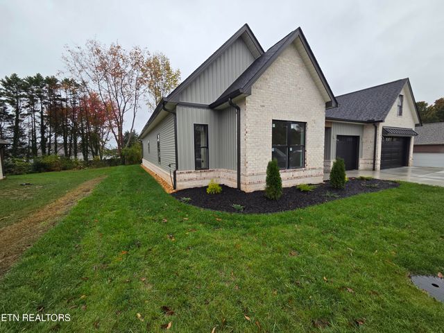 180 Amohi Way, Loudon, TN 37774