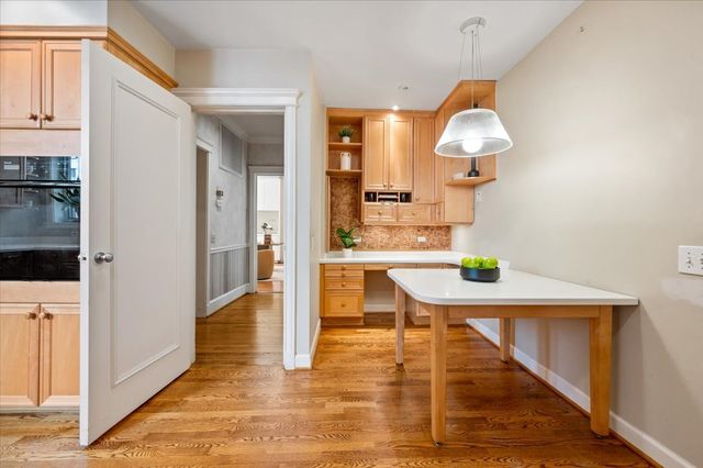1235 N Astor Street 2N, Chicago, IL 60610