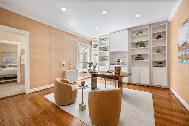 1235 N Astor Street 2N, Chicago, IL 60610