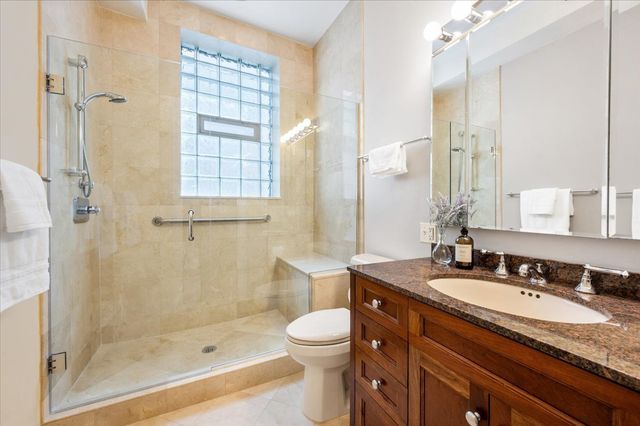1235 N Astor Street 2N, Chicago, IL 60610