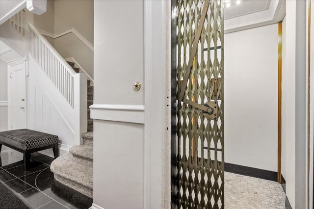 1235 N Astor Street 2N, Chicago, IL 60610