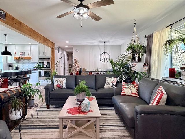 1133 Lake Manor Drive, Trenton, MO 64683