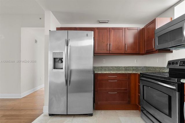 7285 SW 90th St D414, Miami, FL 33156