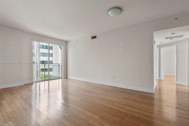 7285 SW 90th St D414, Miami, FL 33156