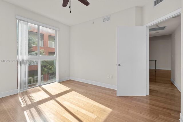 7285 SW 90th St D414, Miami, FL 33156