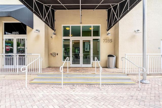 7285 SW 90th St D414, Miami, FL 33156