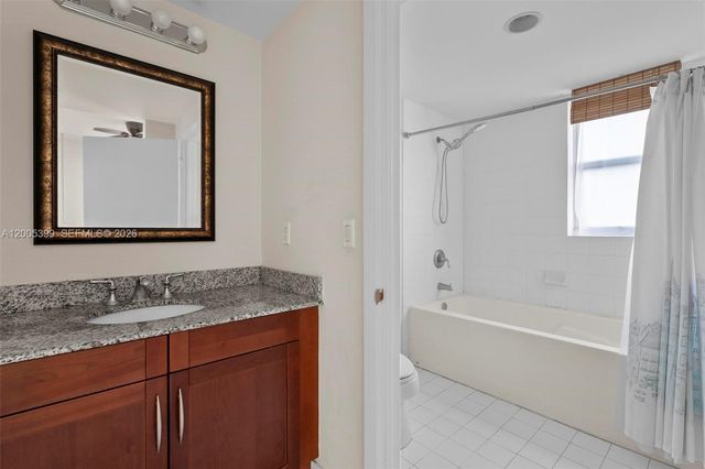 7285 SW 90th St D414, Miami, FL 33156