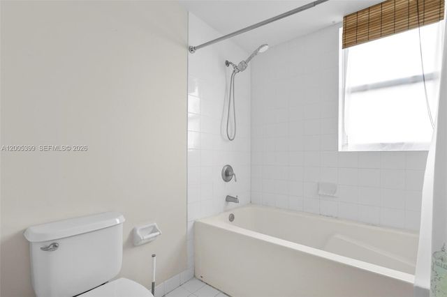 7285 SW 90th St D414, Miami, FL 33156