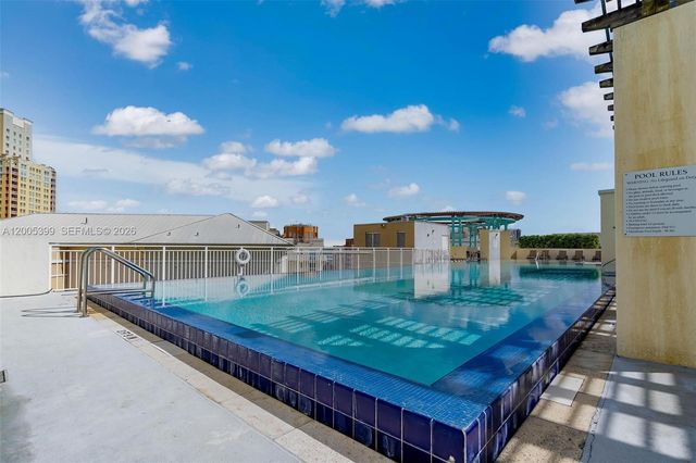 7285 SW 90th St D414, Miami, FL 33156