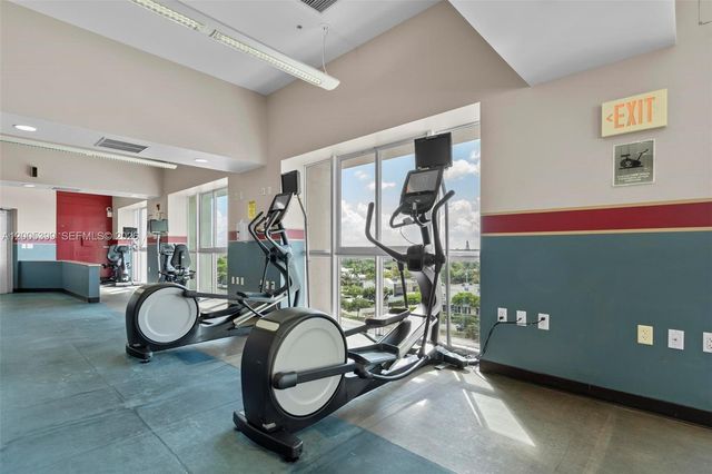 7285 SW 90th St D414, Miami, FL 33156