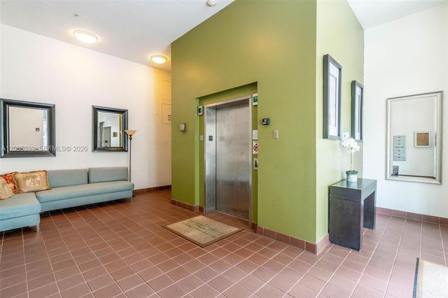 7285 SW 90th St D414, Miami, FL 33156