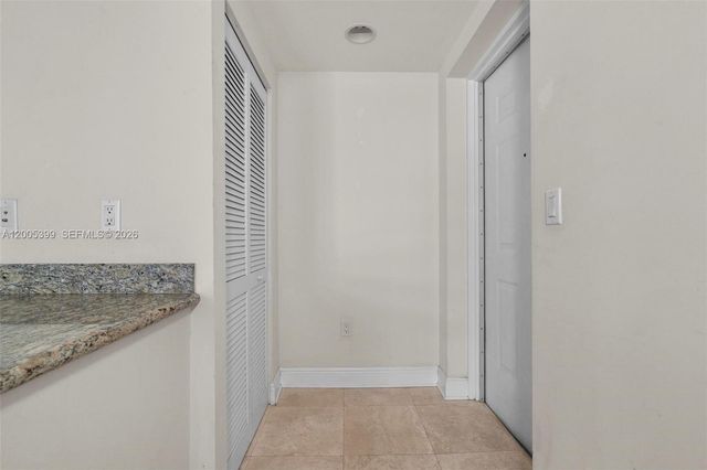 7285 SW 90th St D414, Miami, FL 33156