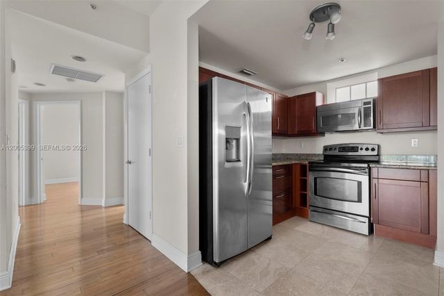 7285 SW 90th St D414, Miami, FL 33156