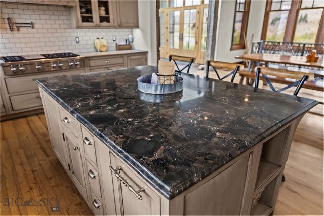 190 Sagittarius Skyway, Emigrant, MT 59027