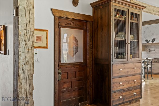 190 Sagittarius Skyway, Emigrant, MT 59027