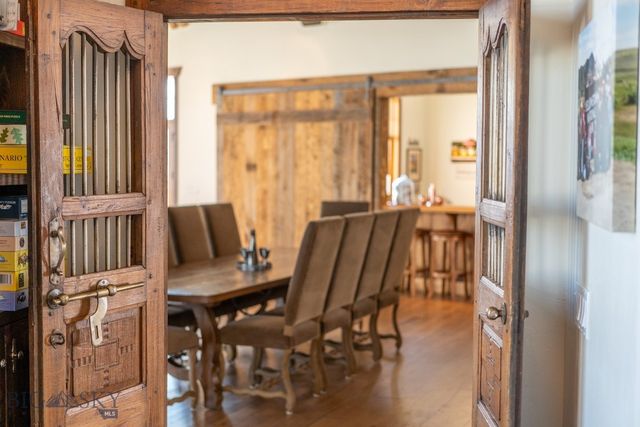 190 Sagittarius Skyway, Emigrant, MT 59027