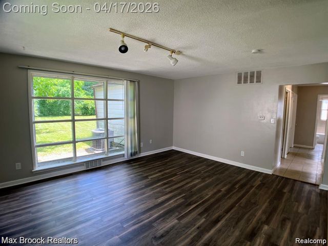 22120 Condon Street, Oak Park, MI 48237