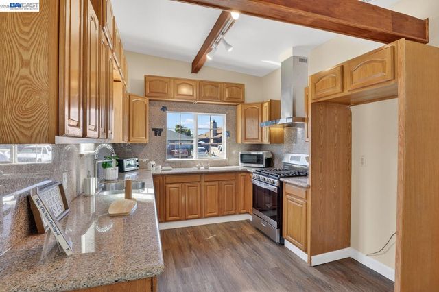 320 Monmouth Dr, Milpitas, CA 95035