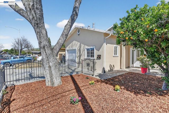 320 Monmouth Dr, Milpitas, CA 95035