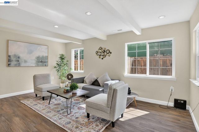 320 Monmouth Dr, Milpitas, CA 95035