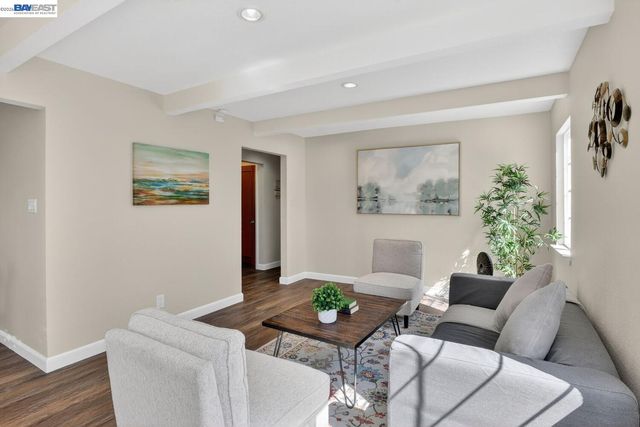 320 Monmouth Dr, Milpitas, CA 95035