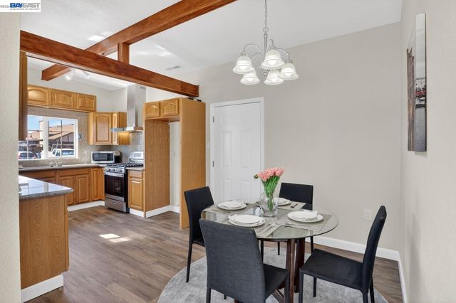 320 Monmouth Dr, Milpitas, CA 95035