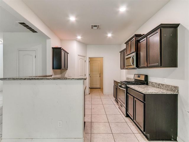10812 SW 33rd, Yukon, OK 73099