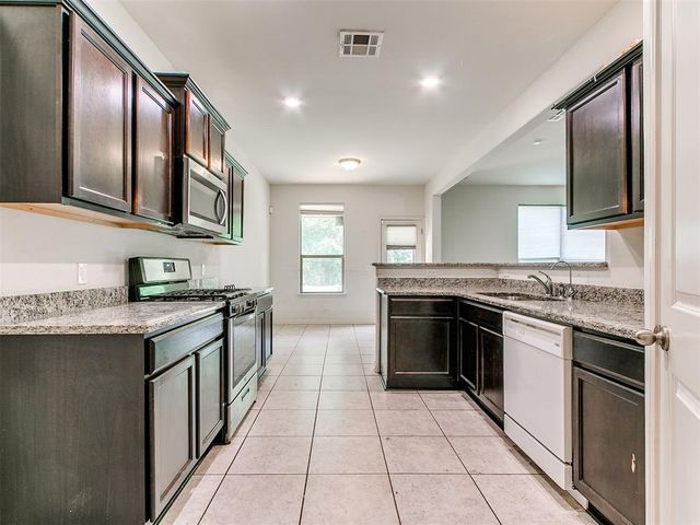 10812 SW 33rd, Yukon, OK 73099
