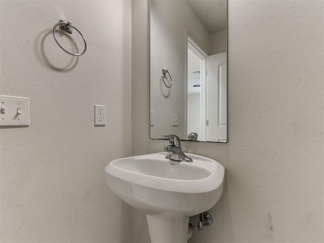 10812 SW 33rd, Yukon, OK 73099