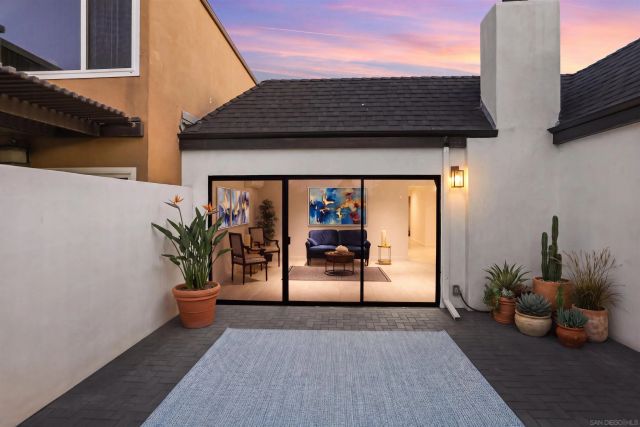 7 Gingertree LN, Coronado, CA 92118