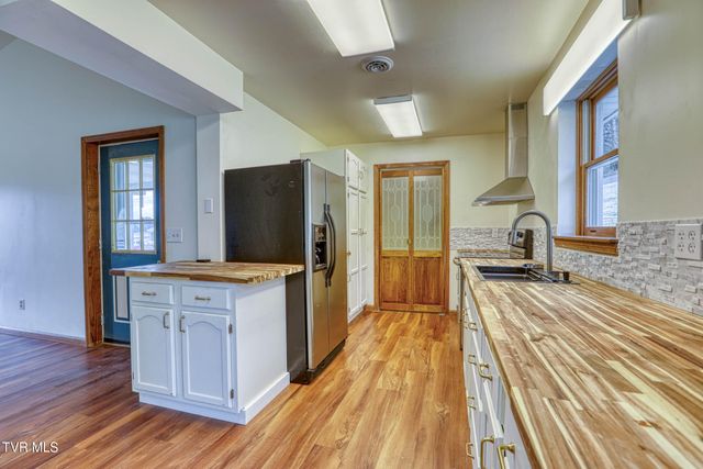 5640 Highway 11w, Rogersville, TN 37857