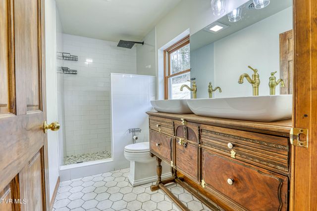 5640 Highway 11w, Rogersville, TN 37857