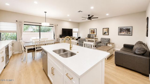 9705 E MOUNTAIN VIEW Road 1056, Scottsdale, AZ 85258