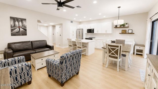9705 E MOUNTAIN VIEW Road 1056, Scottsdale, AZ 85258