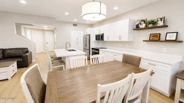 9705 E MOUNTAIN VIEW Road 1056, Scottsdale, AZ 85258