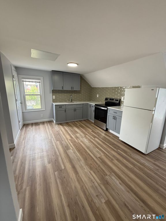 103 Walnut Street 3rd Floor, Waterbury, CT 06704
