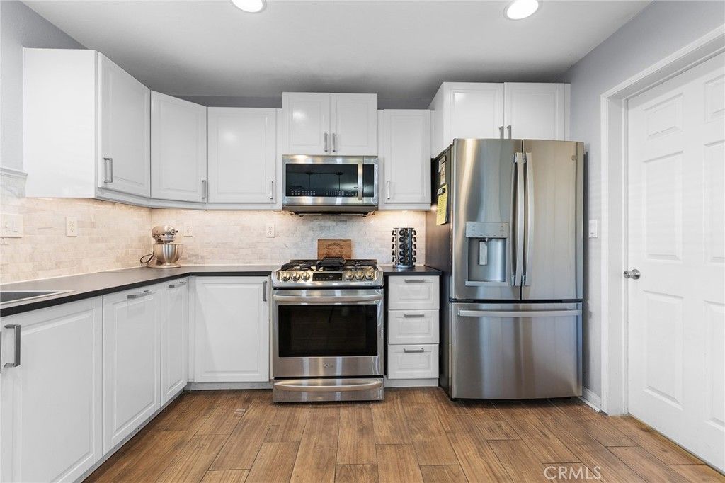 Image 5 of property listing at 33956 Petunia Street, Murrieta, CA 92563