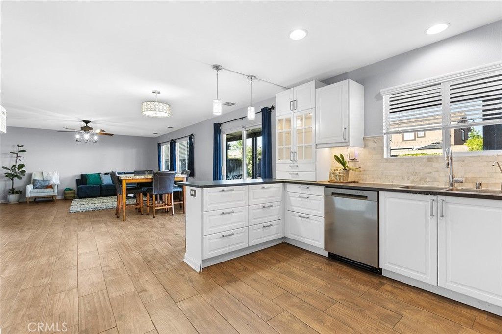 Image 8 of property listing at 33956 Petunia Street, Murrieta, CA 92563