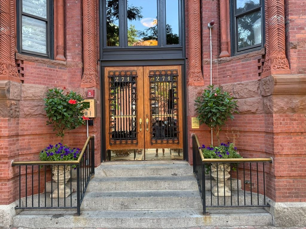 271 Dartmouth Street 2F, Boston, MA 02116