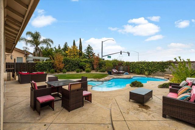 9286 Fosdyke Ct, Sacramento, CA 95829