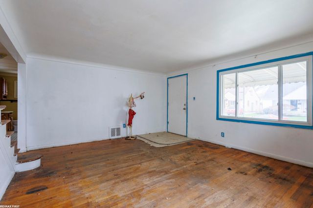 26308 Culver St Street, Saint Clair Shores, MI 48081