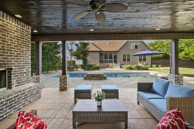 906 Harrisburg Ln, Mount Juliet, TN 37122