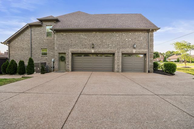 906 Harrisburg Ln, Mount Juliet, TN 37122