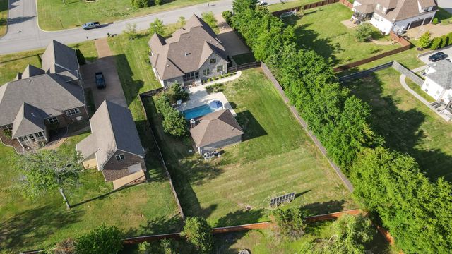 906 Harrisburg Ln, Mount Juliet, TN 37122