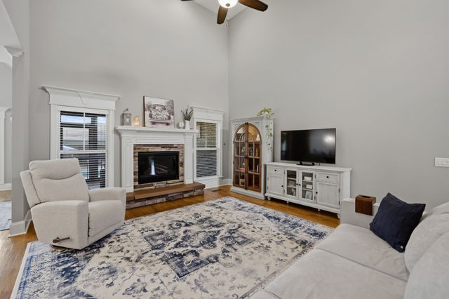 906 Harrisburg Ln, Mount Juliet, TN 37122