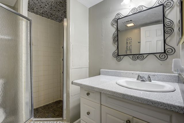 2804 Escada Drive 103, Farmers Branch, TX 75234