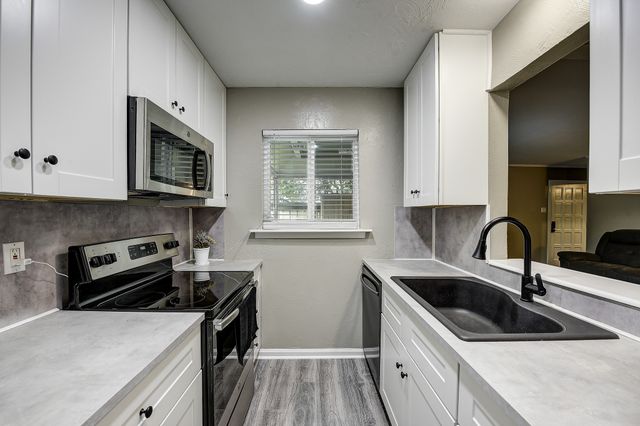 2804 Escada Drive 103, Farmers Branch, TX 75234