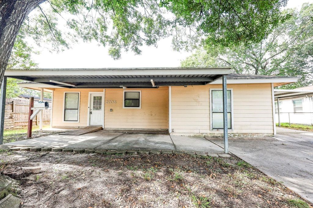 2706 Raymond Street, Pasadena, TX 77506