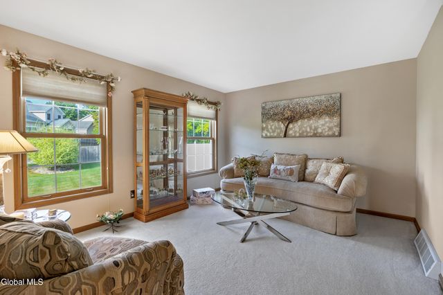 11 Belleauwood Circle, Colonie, NY 12189